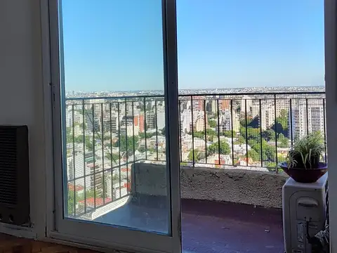 Excelente 2 Ambientes / Renovado / Vista Abierta y Luminoso
