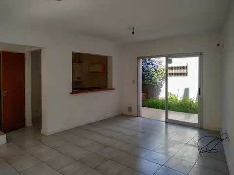 DEPARTAMENTO DE 2 DORMITORIOS CON JARDIN Y PARRILLERO EN REPÚBLICA DE LA SEXTA