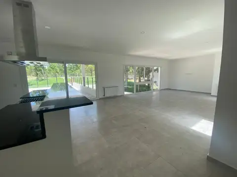 Casa 5 ambientes con 3 baños