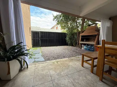 Depto Tipo Casa en Venta 24 años