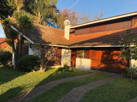 IMPECABLE CHALET SOBRE LOTE DE 17,32 X 55 M2 