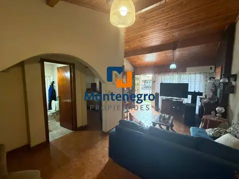 Casa en Venta con 5 cocheras