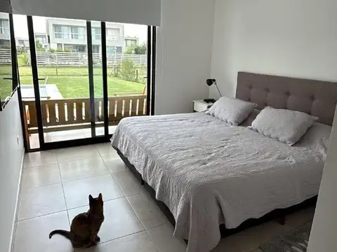 Casa 4 ambientes con 3 baños