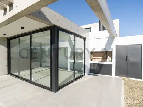 CASA  EN VENTA EN CITY BELL TIPO DUPLEX DE 3 DORMITORIOS