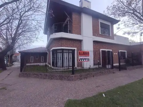 EXCELENTE CASA EN PADUA NORTE A 2 CUADRAS DE LA ESTACION