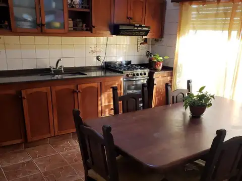 Casa 5 ambientes con 4 baños