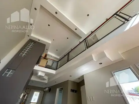 Casa en Venta con 4 cocheras