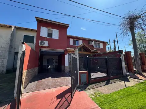 Casa en dos plantas en Sta. Florentina en venta