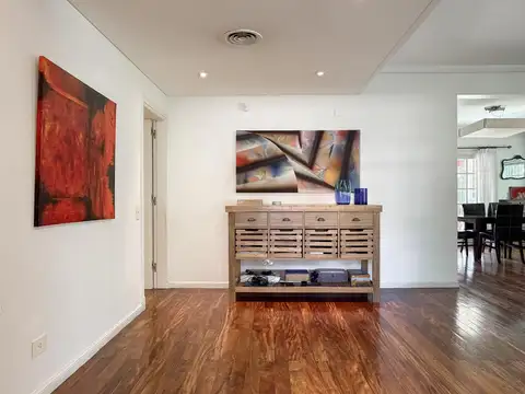 Aristóbulo del Valle al 900