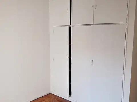 Alquiler departamento de 3 ambientes contra-frente con balcón