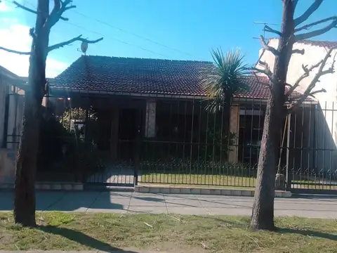 PROPIEDAD EN CASTELAR NORTE 