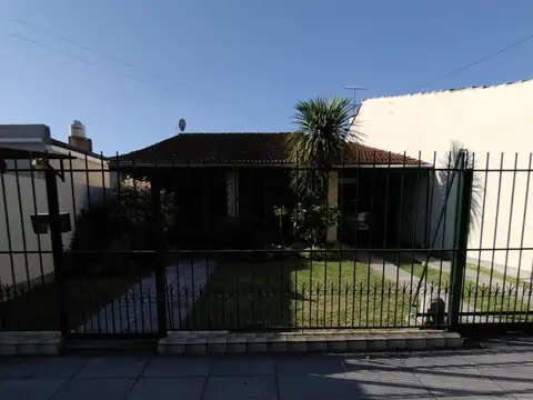Casa en Venta en Castelar, USD 200.000