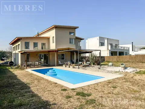 Casa en venta  sobre lote interno en área 3 de San Matías Es