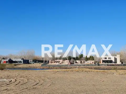 VENTA TERRENO EN LOS CANALES DE PLOTTIER