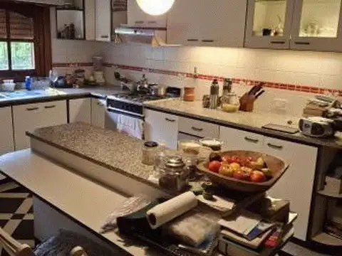 Maquinista savio,  Barrio Altavista, escelente chalet.,