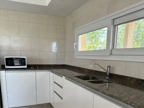 Casa en Alquiler en Haras Del Sur 3, USD 1.800