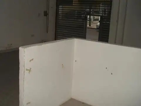 Local en Venta en Villa Luzuriaga, USD 45.000