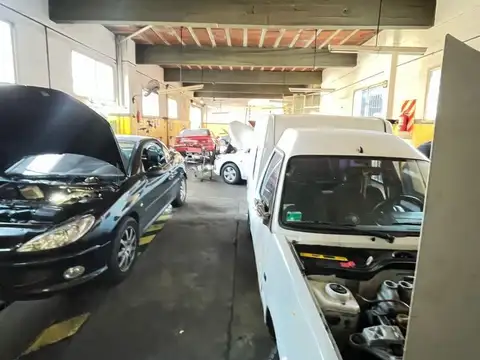 Gran Local doble frente, con salida a dos calles