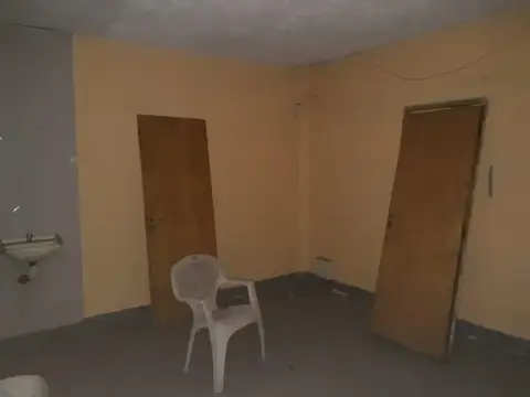 Baroni 63  LOCAL c/ FONDO LIBRE