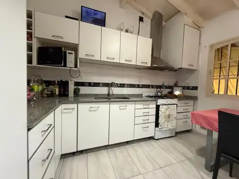 Casa 3 ambientes con 2 baños