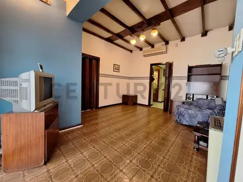 Venta de PH 5 ambientes, en dos plantas con Terraza y Quincho. Apto Crédito 