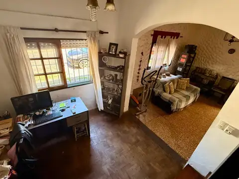 APTO CREDITO ACEPTA PERMUTA CASA 5 AMBIENTES CON COCHERA Y PARRILLA EN BALLESTER