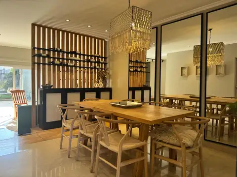 Casa en venta en zona Parque Guillermina - una planta