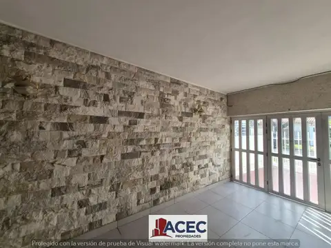 Casa 4 ambientes con 2 baños
