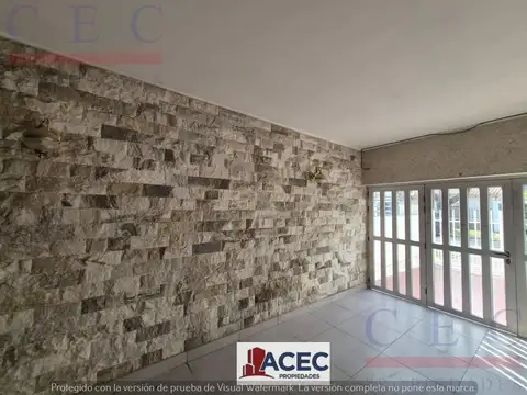 Casa 4 ambientes con 2 baños