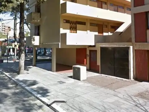 Departamento en  buenas condiciones en un 1° piso por escalera