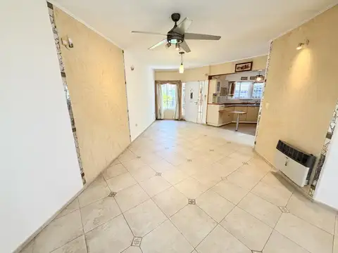 Casa en Alquiler con 2 cocheras