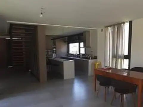 Casa 6 ambientes con 3 baños