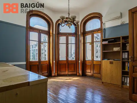 Oficina en Venta con 5 cocheras