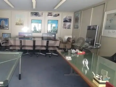 Oficina 5 ambientes con 2 baños