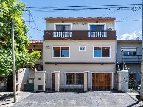 VENTA CASA 6 AMBIENTES TRIPLEX EN LANÚS