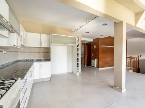 VENTA CASA 6 AMBIENTES TRIPLEX EN LANÚS