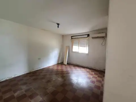 Casa en Alquiler en Ezpeleta Este, $ 330.000