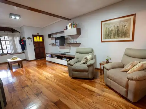 Depto Tipo Casa en Venta con 1 cocheras