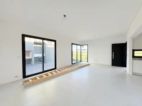 Casa 4 ambientes con 1 baño