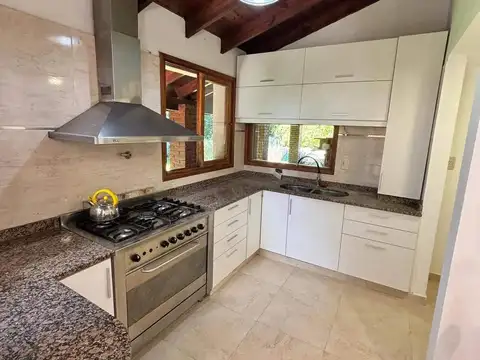 Casa 4 ambientes con 4 baños