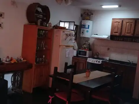 Casa 5 ambientes con 2 baños