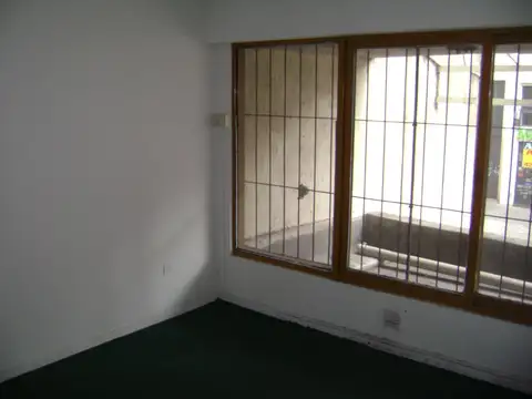 San Lorenzo 921, Local al frente, 58 m2.-