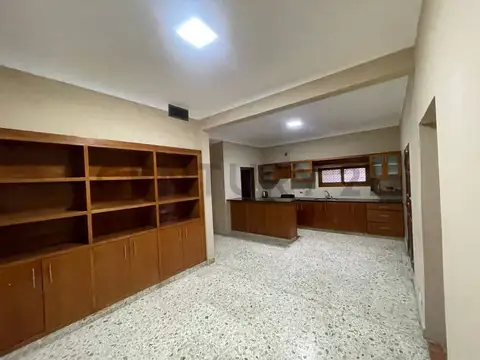 ¡Oportunidad Única! Venta de Casa 5 Ambientes en el Corazón de Moreno