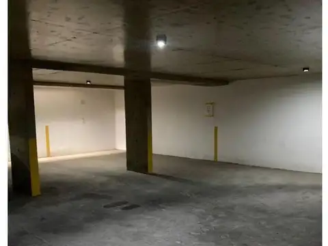 Cochera cubierta, ubicada en excelente zona