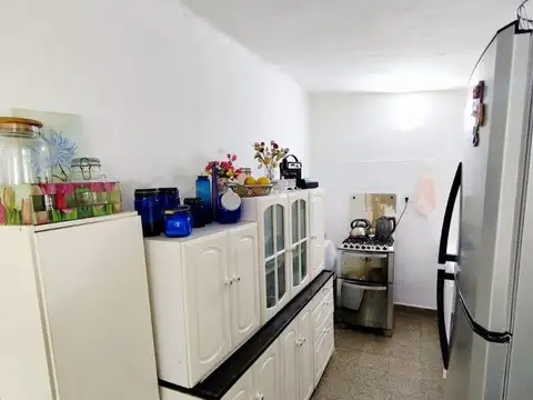 Casa 8 ambientes con 1 baño