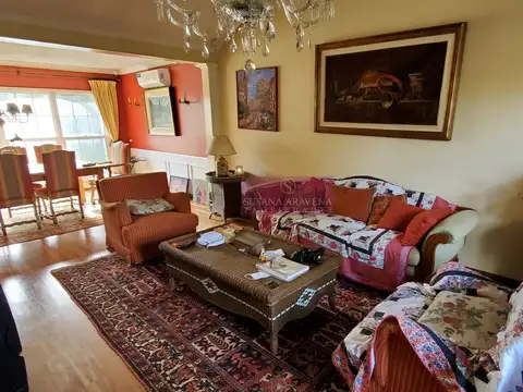 Casa en Venta con 3 cocheras