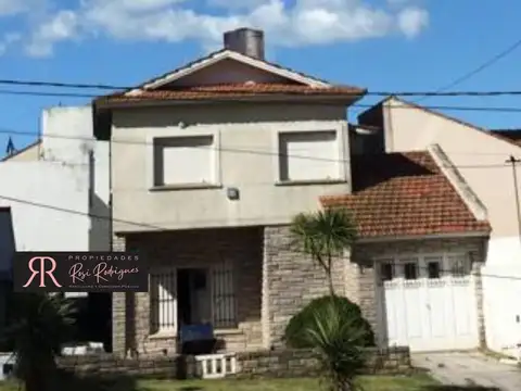 Venta de CHALET DE  4 Ambientes pocos metros del mar en Punta Mogotes, Mar del Plata