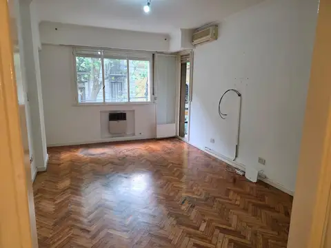 Luminoso 3 ambientes en esquina con balcón/ Medrano al 700