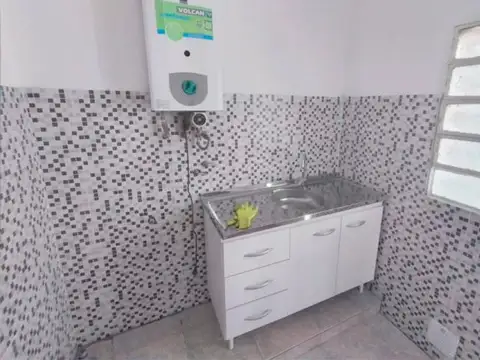 CASA 2 DORMITORIOS CON COCHERA LÁINEZ Y AV. SAN MARTÍN