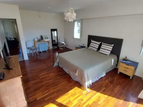 Casa 6 ambientes con 4 baños